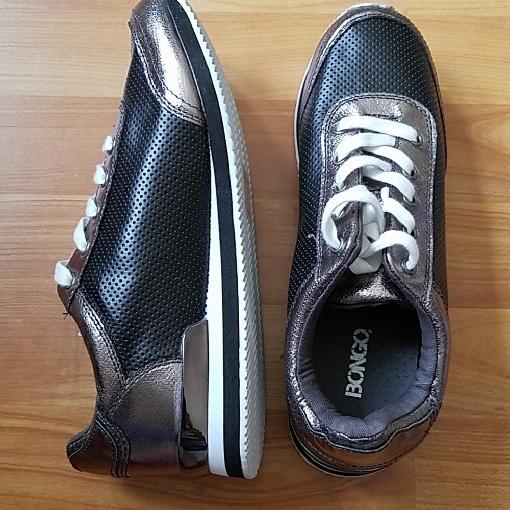 Sneakers. Women s medium width.